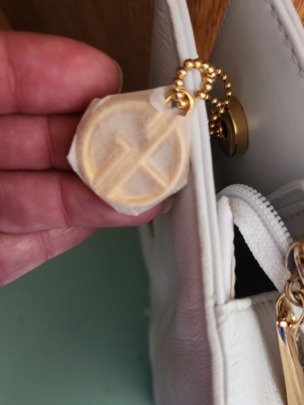 Vtg Giani Bernini  White Leather Clutch With Gold Tone Handles - Picture 4 of 16